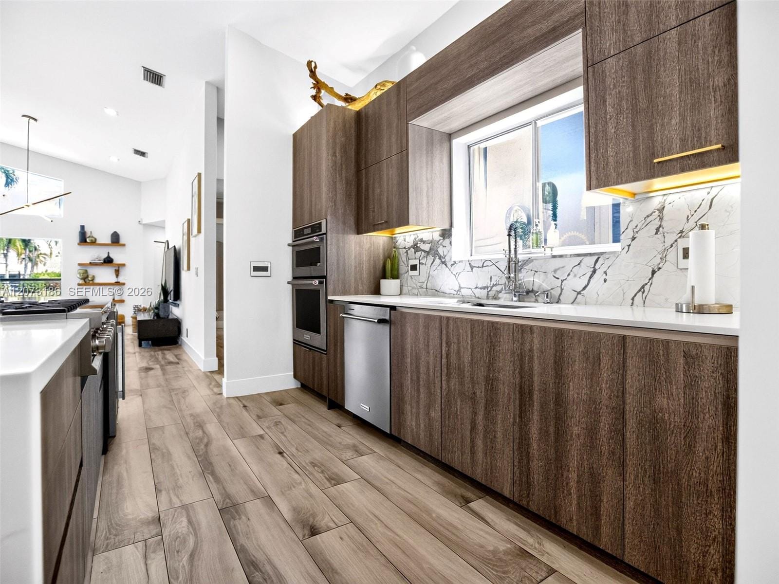 719 Crystal Court — photo 8