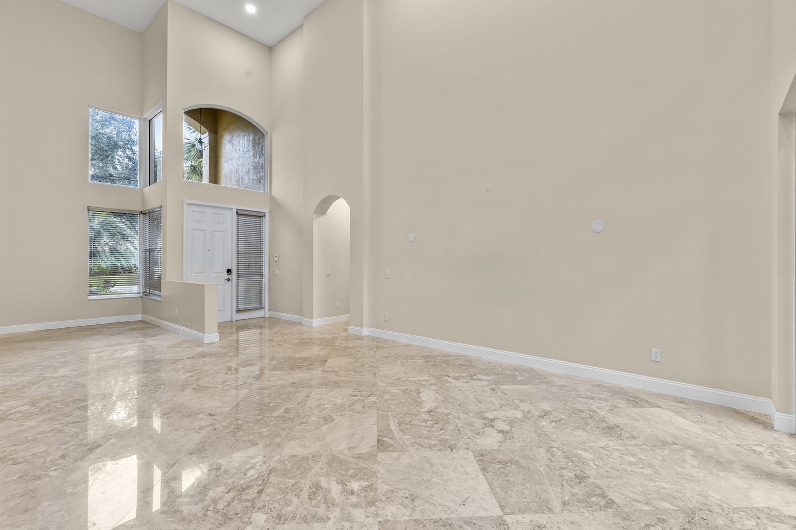 6966 Great Falls Circle — photo 4