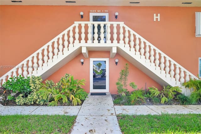 1920 NE 1st Terrace 109H, Wilton Manors, FL 33305