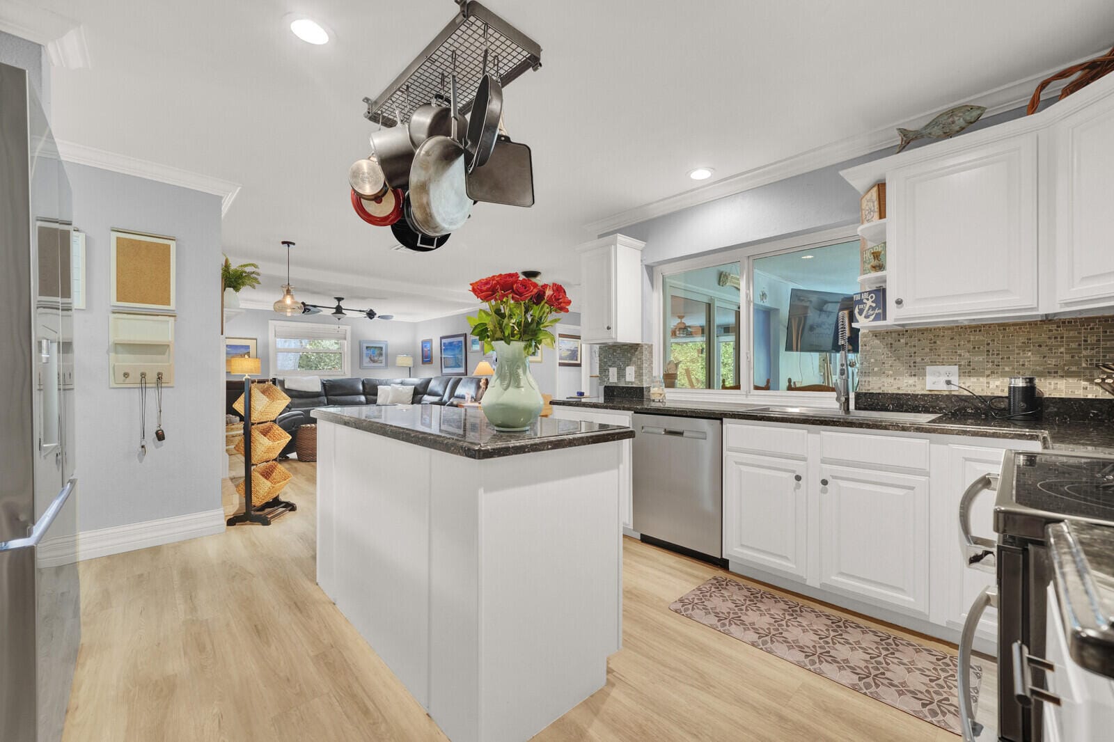 10015 DAISY Avenue — photo 12