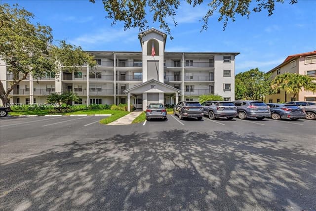 1300 SW 125th Avenue 114K, Pembroke Pines, FL 33027