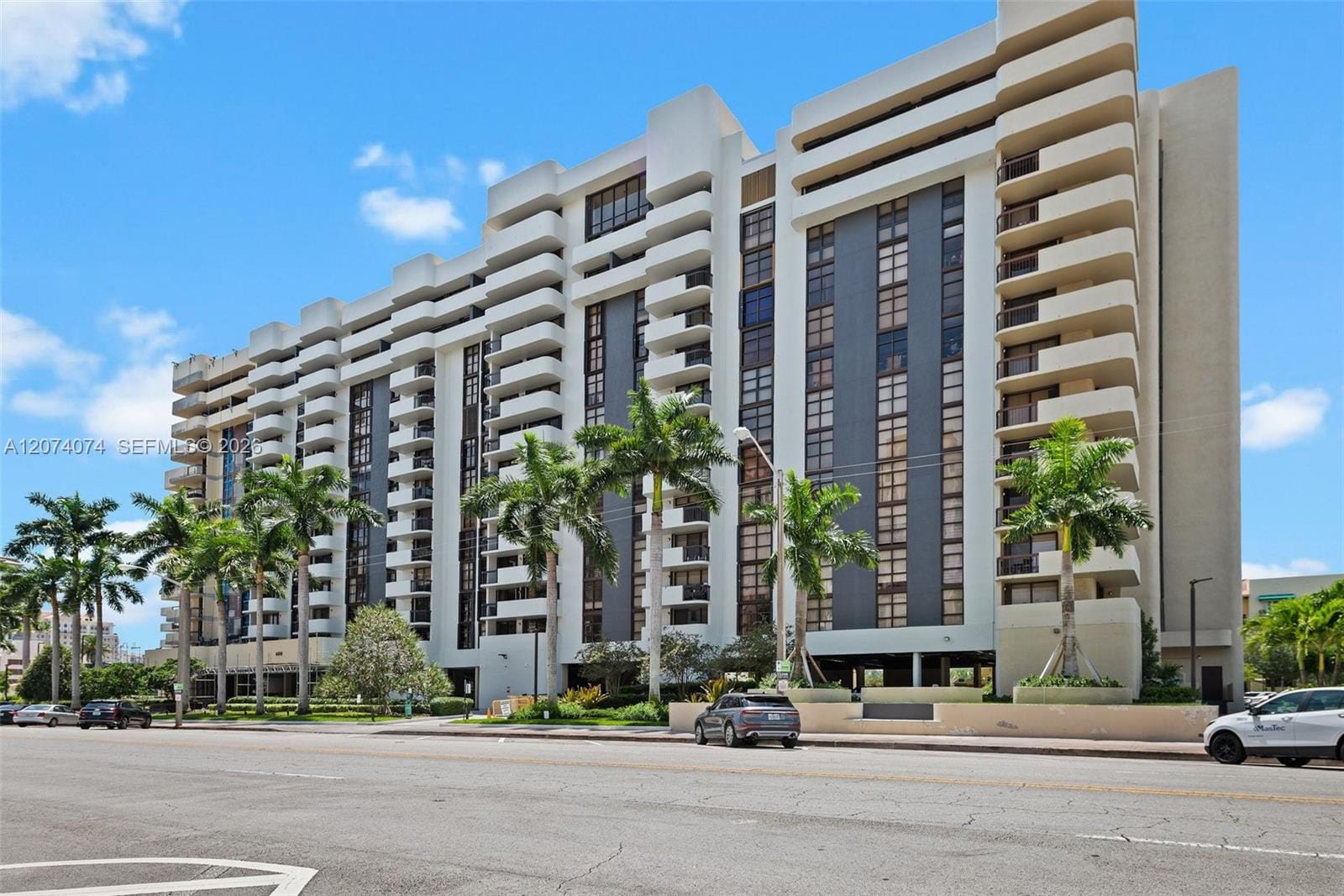 600 Biltmore Way 1214 — photo 2