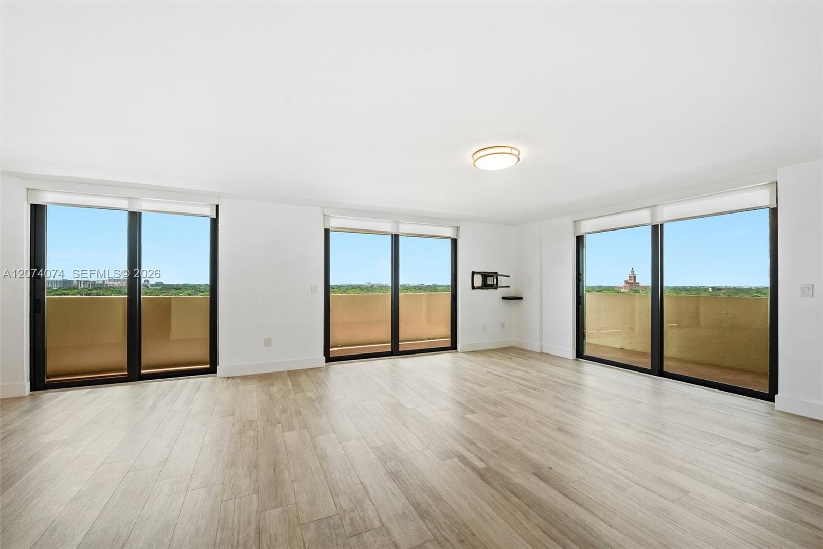 600 Biltmore Way 1214 — photo 4