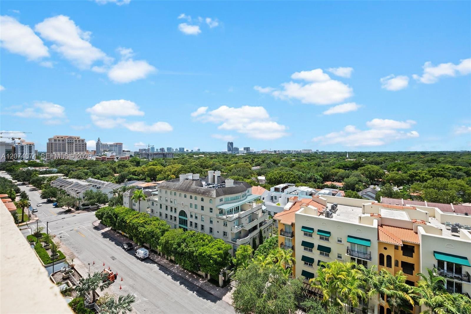 600 Biltmore Way 1214 — photo 8