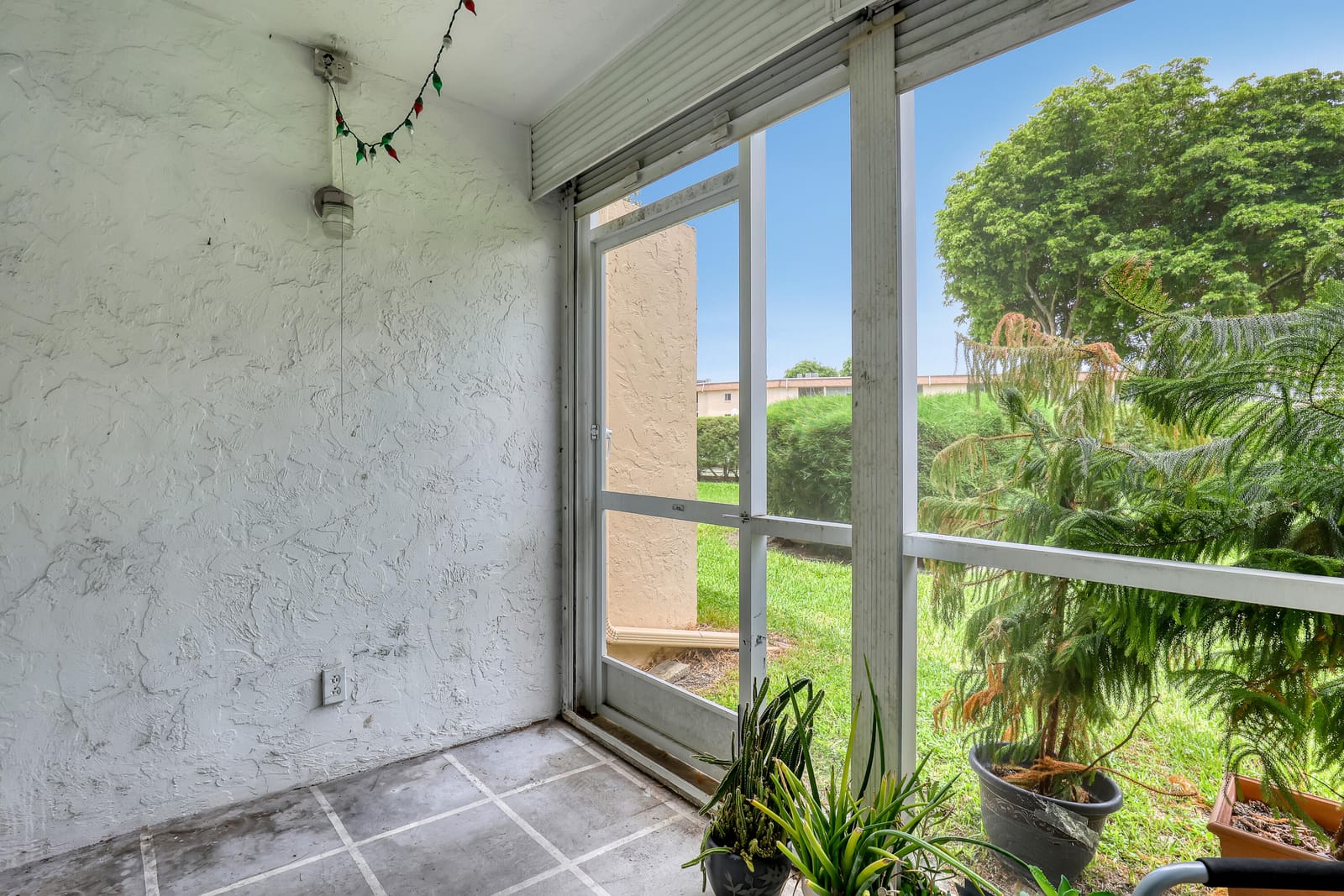 400 VILLAGE GREEN Circle W 117, Palm Springs, FL 33461 photo 13