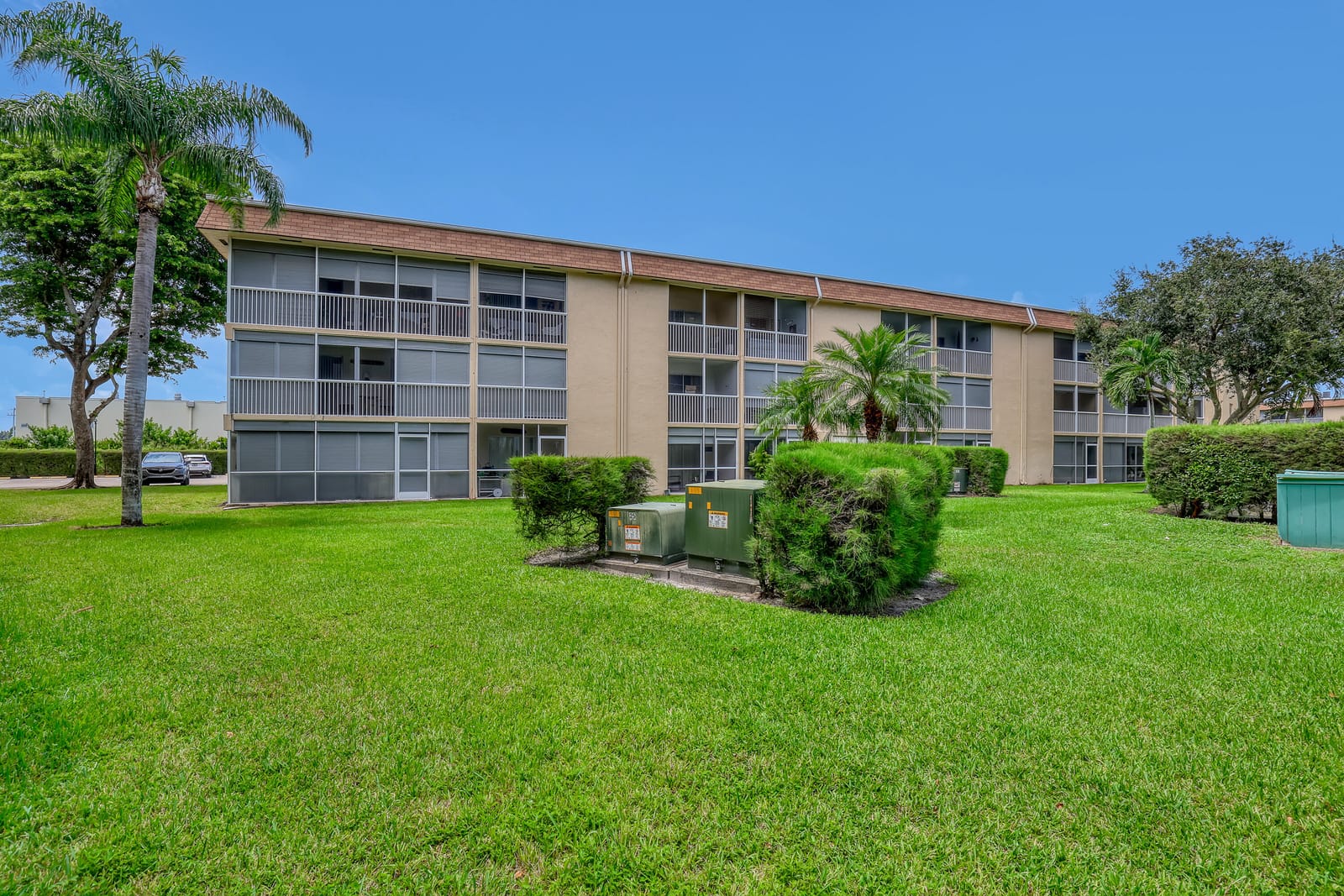400 VILLAGE GREEN Circle W 117, Palm Springs, FL 33461 photo 16