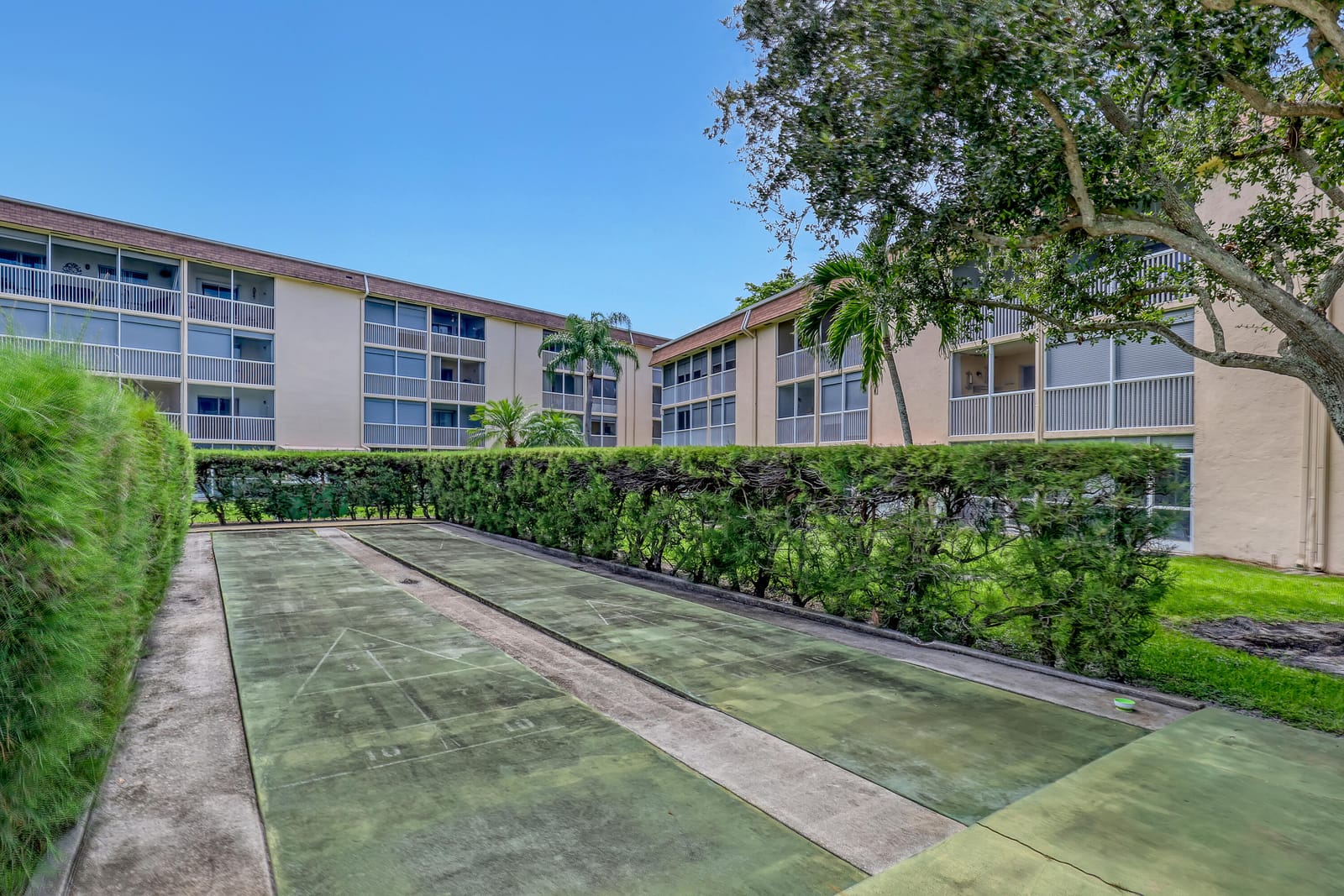 400 VILLAGE GREEN Circle W 117, Palm Springs, FL 33461 photo 17
