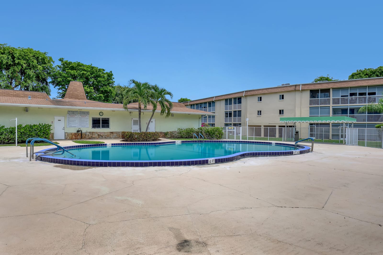 400 VILLAGE GREEN Circle W 117, Palm Springs, FL 33461 photo 18