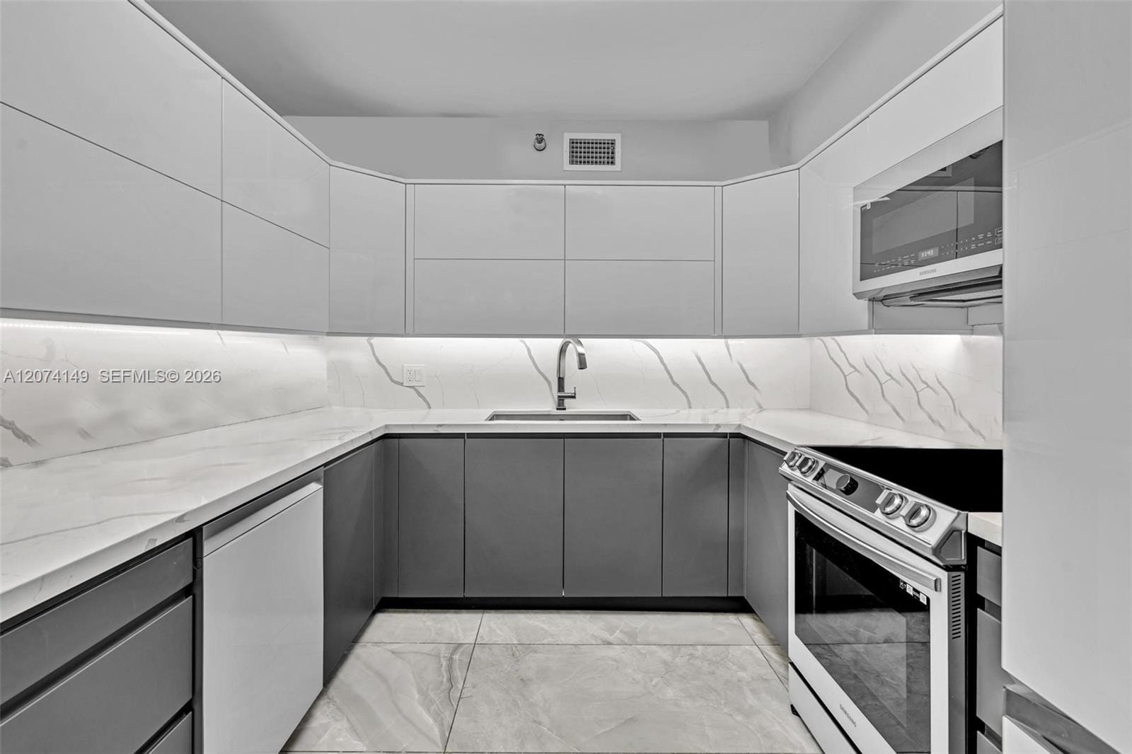 3530 Mystic Pointe Drive 411, Aventura, FL 33180 photo 10