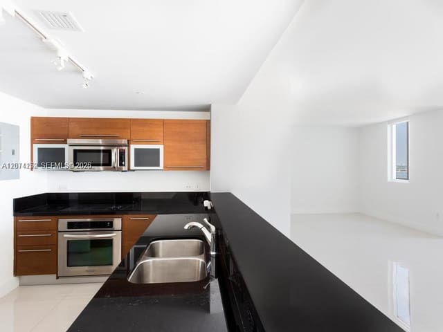 244 Biscayne Boulevard 1002, Miami, FL 33132