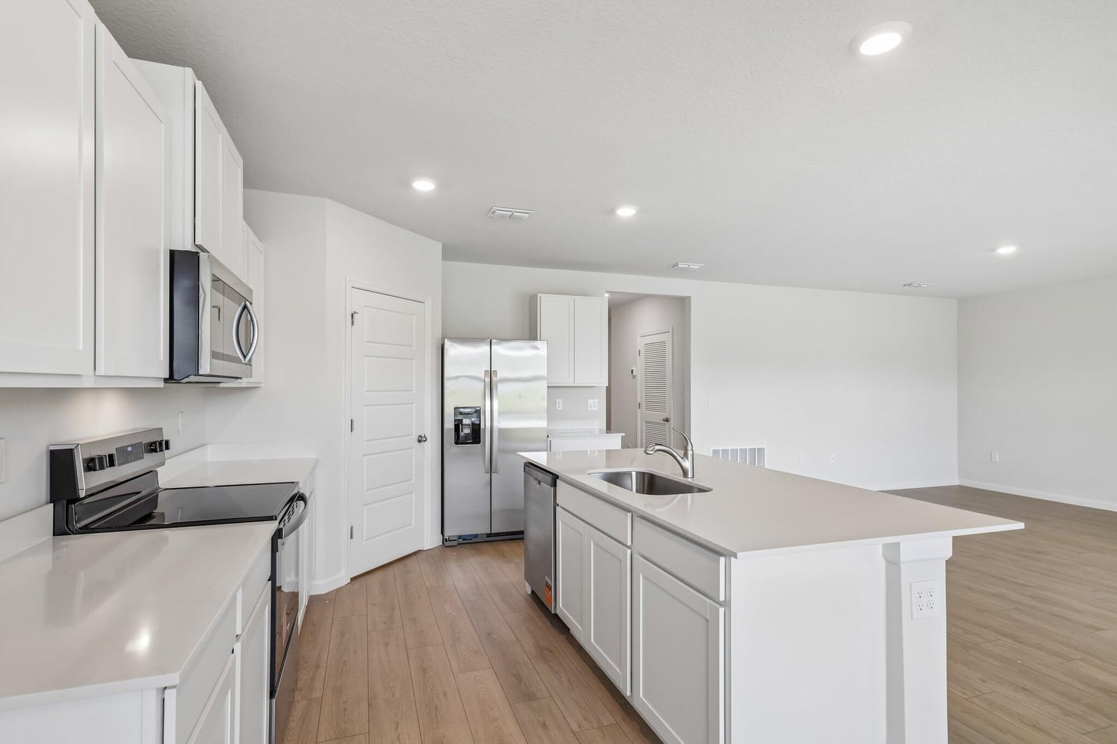 681 SE DELANCEY Lane — photo 8