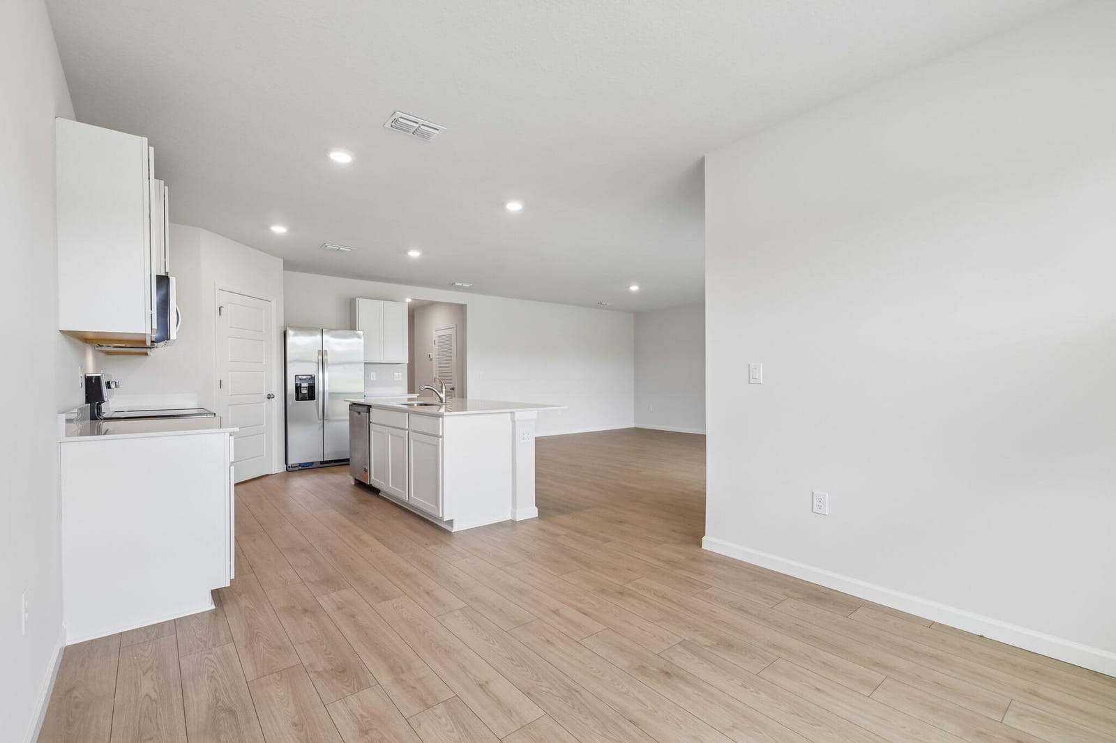 681 SE DELANCEY Lane — photo 9