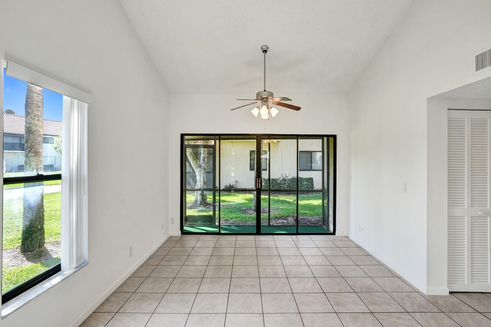 12 VIA DE CASAS SUR 101 — photo 9