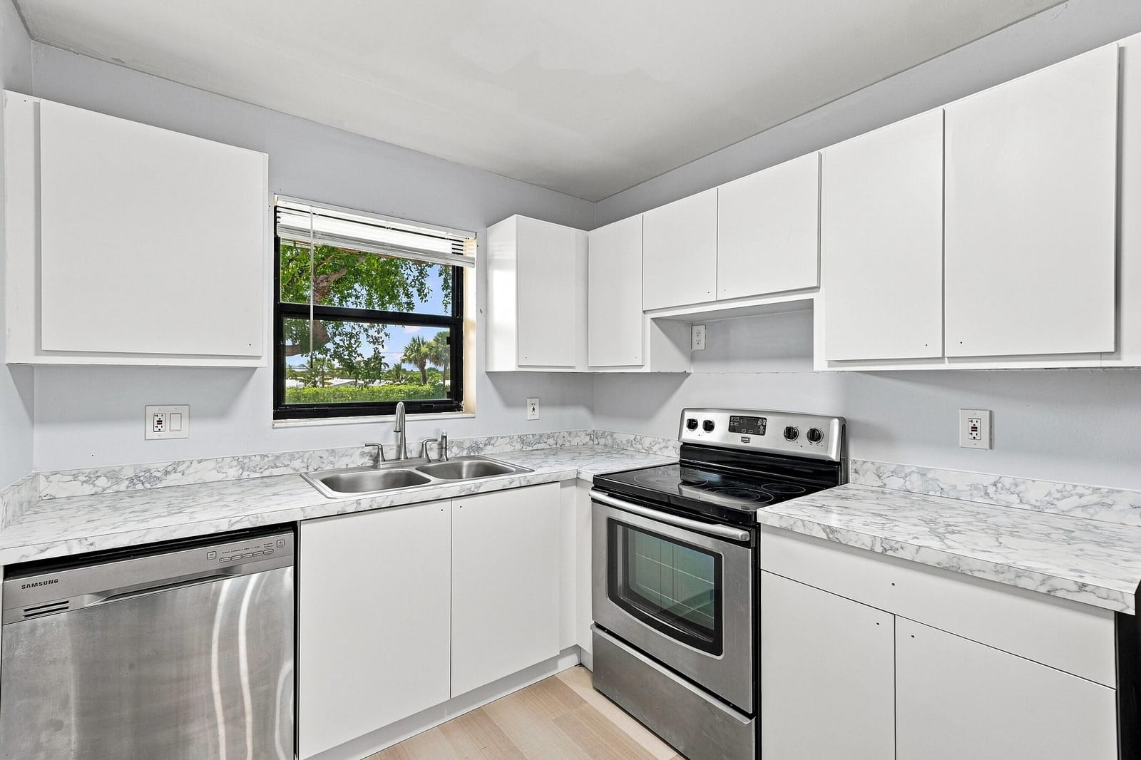 Pending home at 2181 W Woolbright Road N201, Boynton Beach, FL 33426