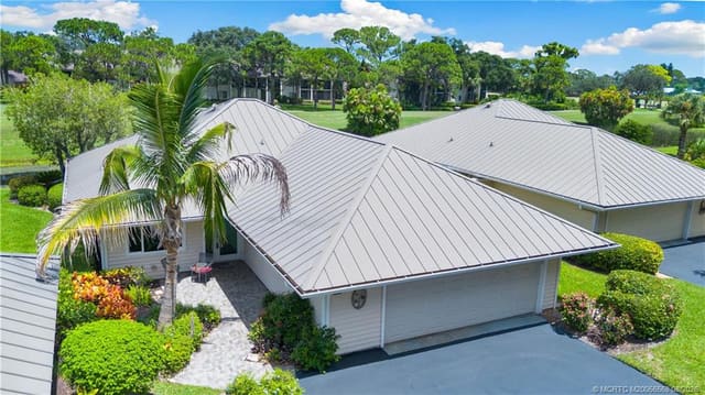 5203 SE Club Way, Stuart, FL 34997