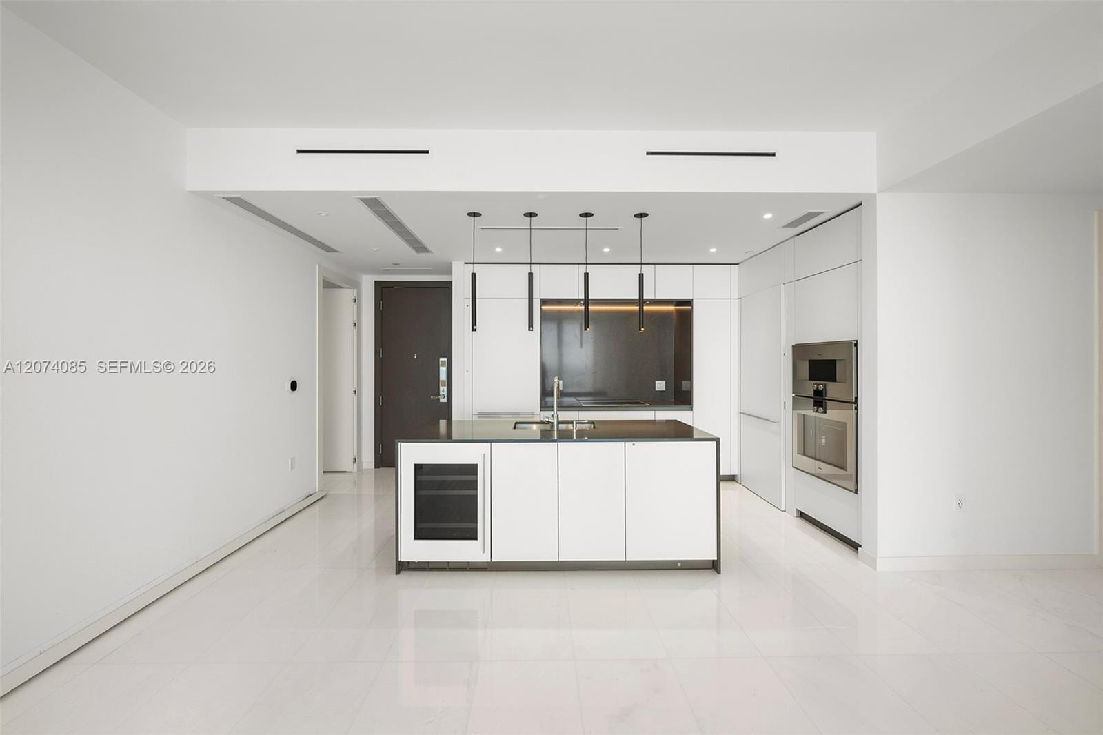 300 Biscayne Blvd Way 4605, Miami, FL 33131 photo 2