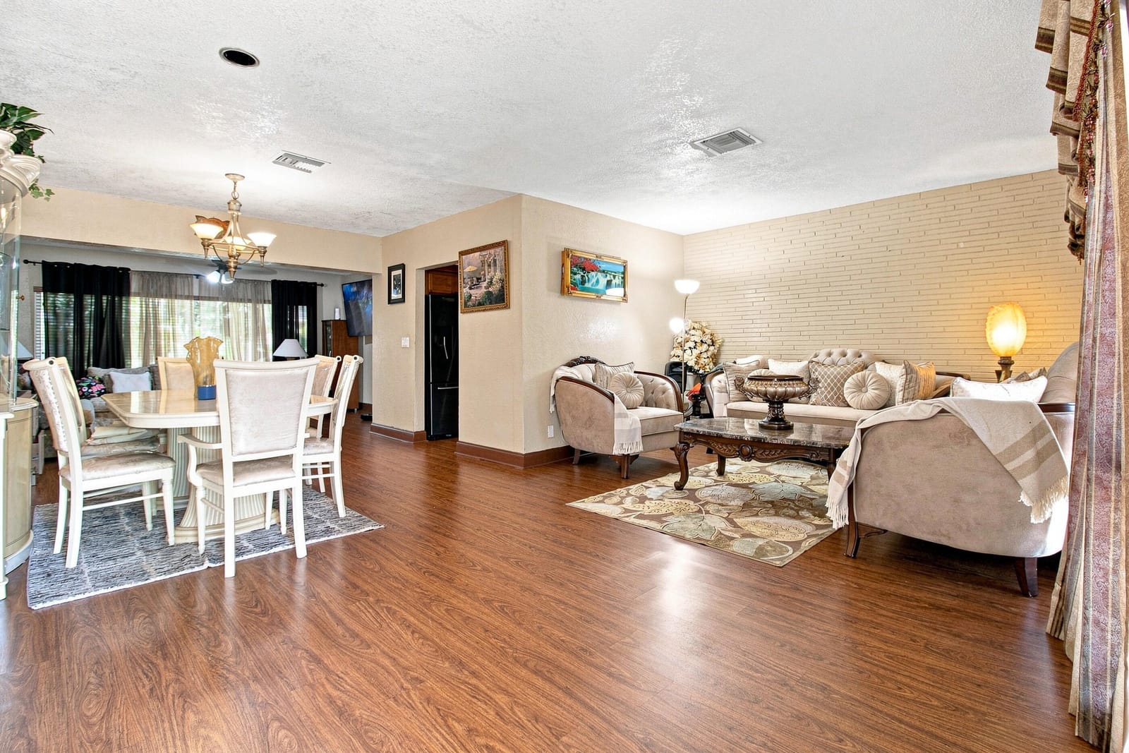 655 W MELROSE Circle — photo 3