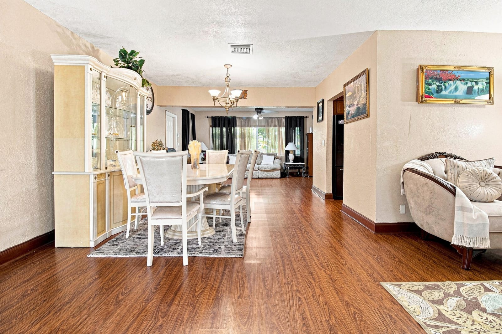 655 W MELROSE Circle — photo 4