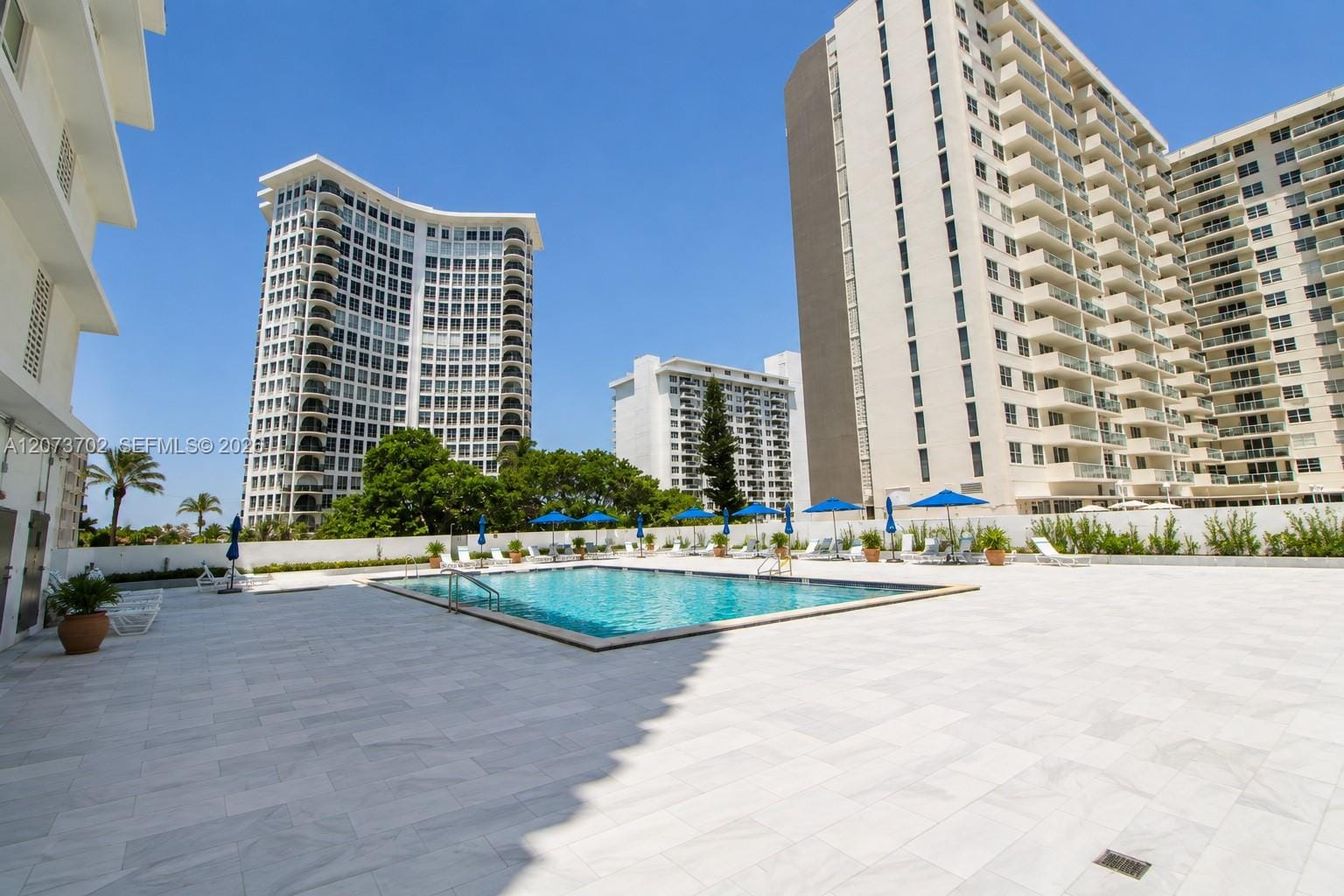 5601 Collins Avenue 1009 — photo 11