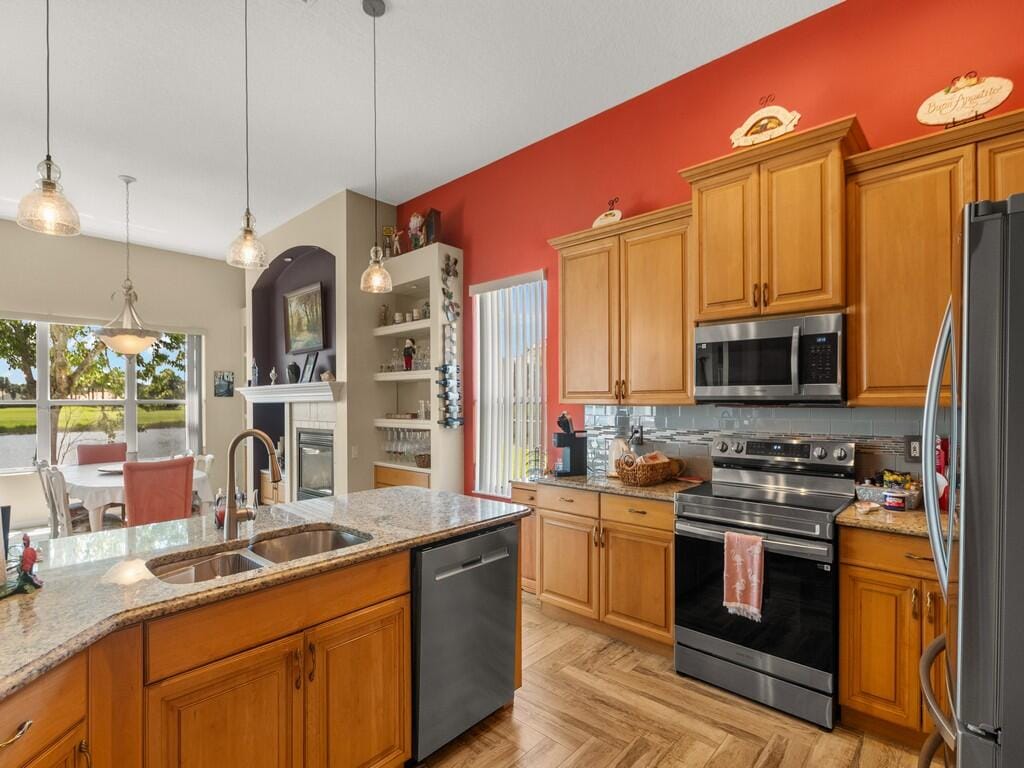 204 NW Liseron Way, Port St. Lucie, FL 34986 photo 9