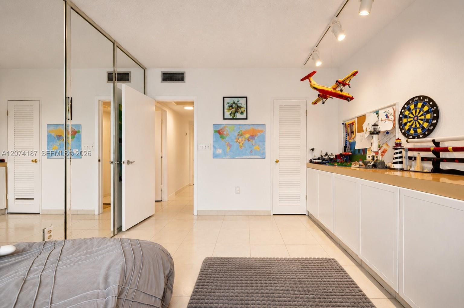 300 Bayview Drive 807 — photo 11
