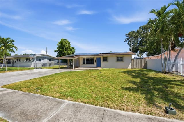 681 W 55th Place, Hialeah, FL 33012