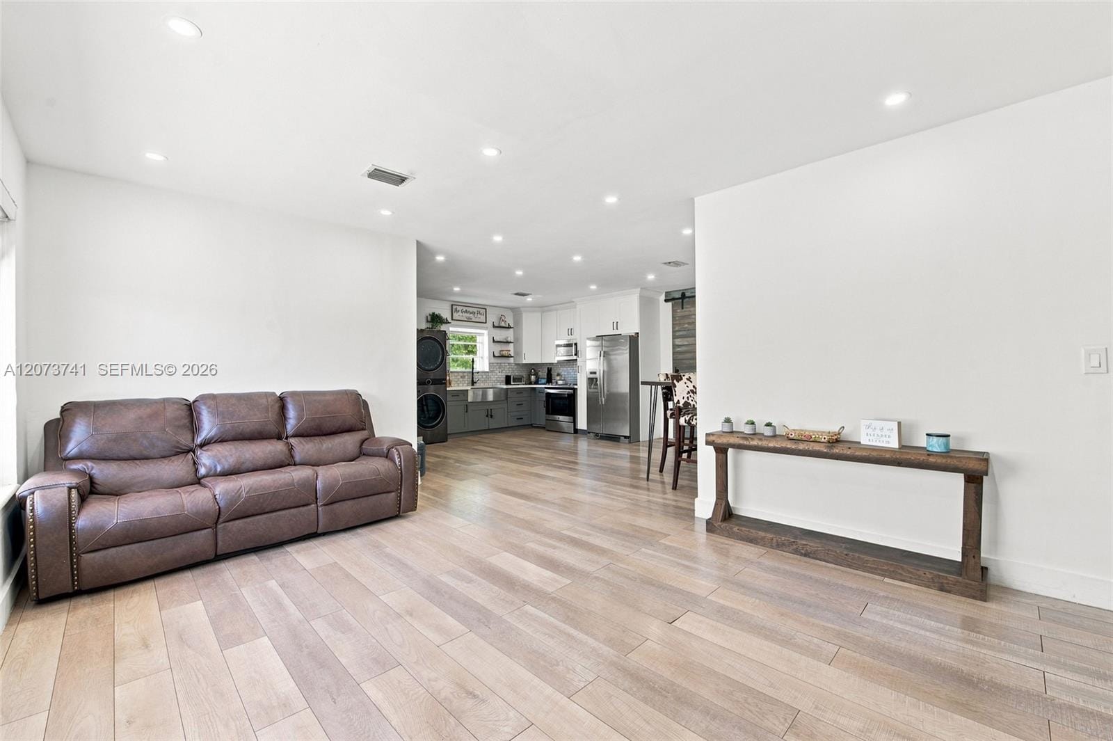 681 W 55th Place — photo 2