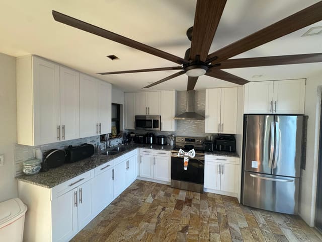 429 SANTA ANNA Drive, Palm Springs, FL 33461