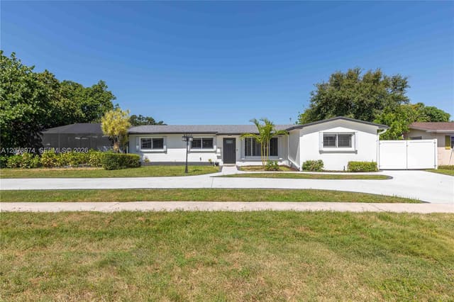 1900 NW 82nd Terrace, Pembroke Pines, FL 33024