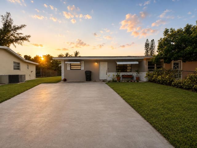 6960 SW 18TH Court, sold in Springbank Park, North Lauderdale, FL
