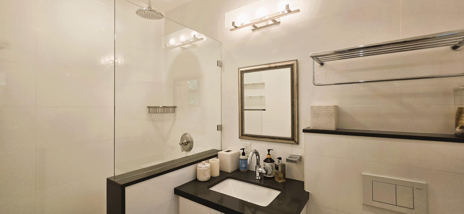 122 PERUVIAN Avenue 0141 — photo 12
