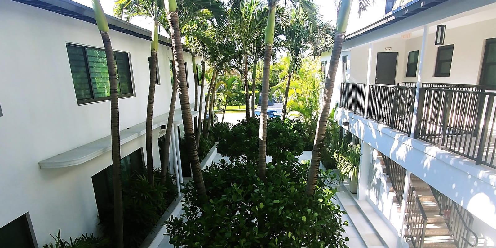 122 PERUVIAN Avenue 0141 — photo 3