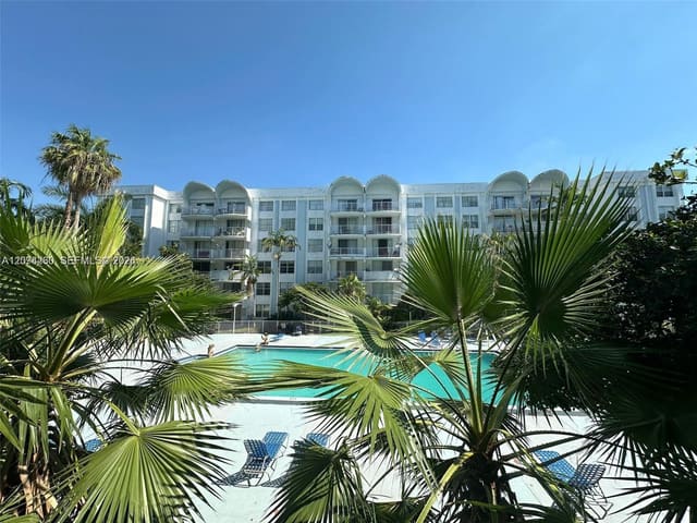 492 NW 165th St Road C-210, Miami, FL 33169
