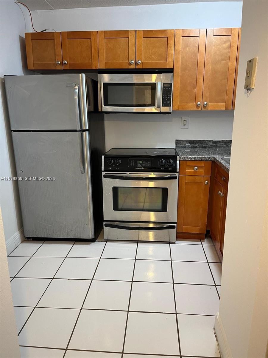 492 NW 165th St Road C-210, Miami, FL 33169 photo 3