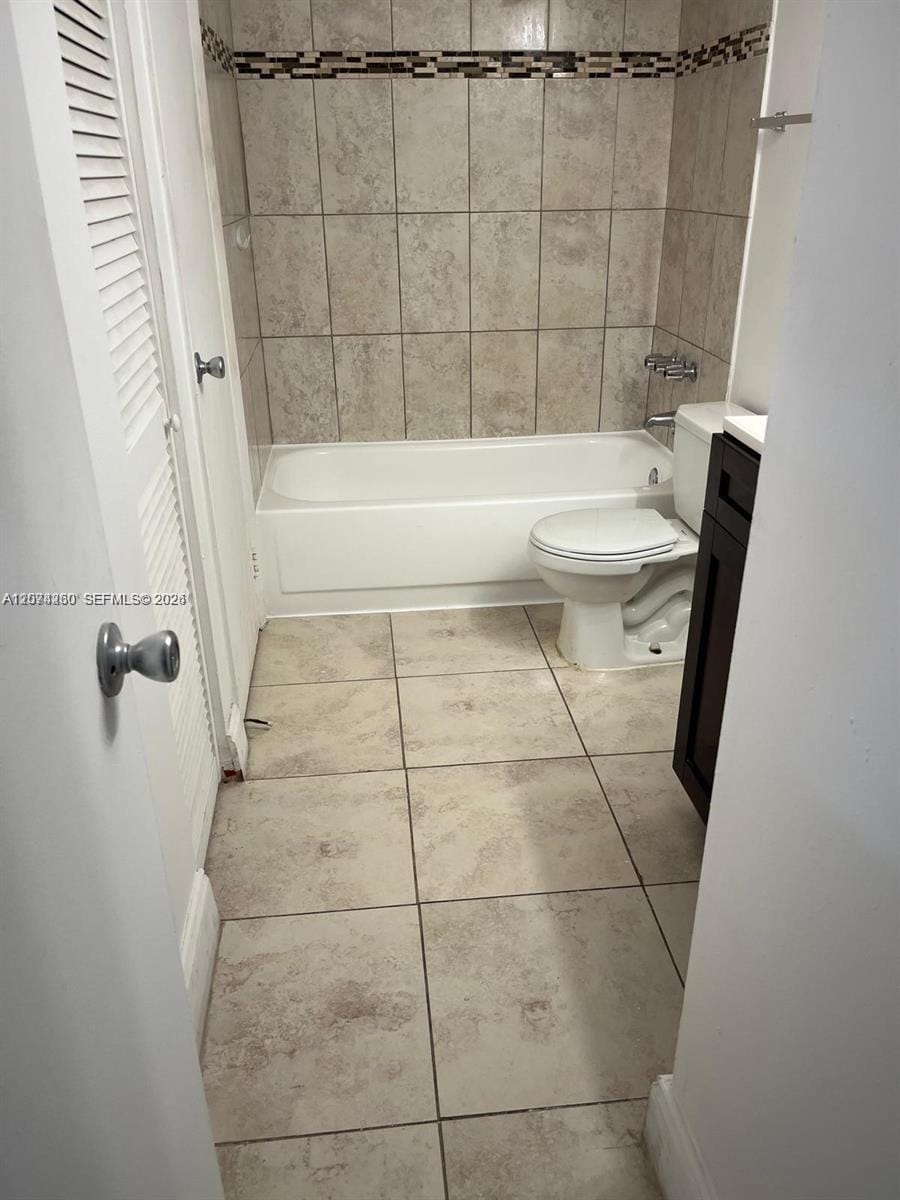 492 NW 165th St Road C-210, Miami, FL 33169 photo 8