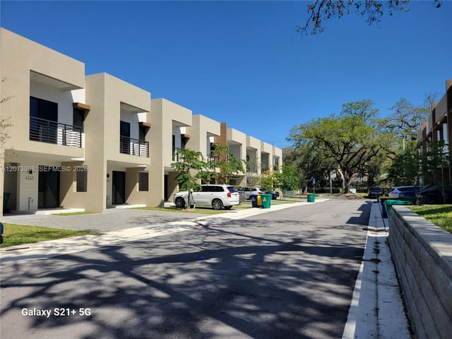 4117 N Oak Place, sold in ZIP 33314, Dania Beach, FL