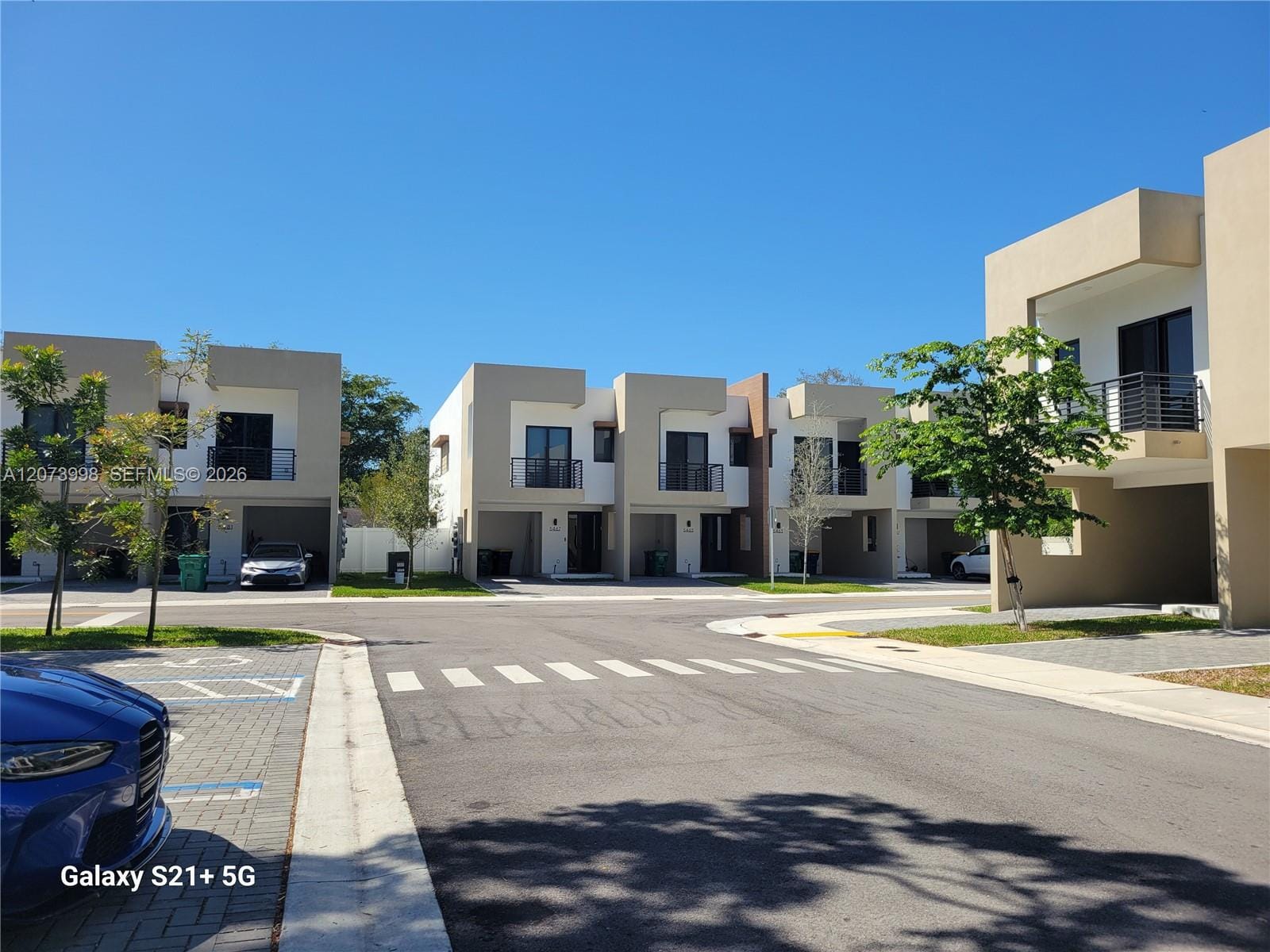 4117 N Oak Place — photo 2