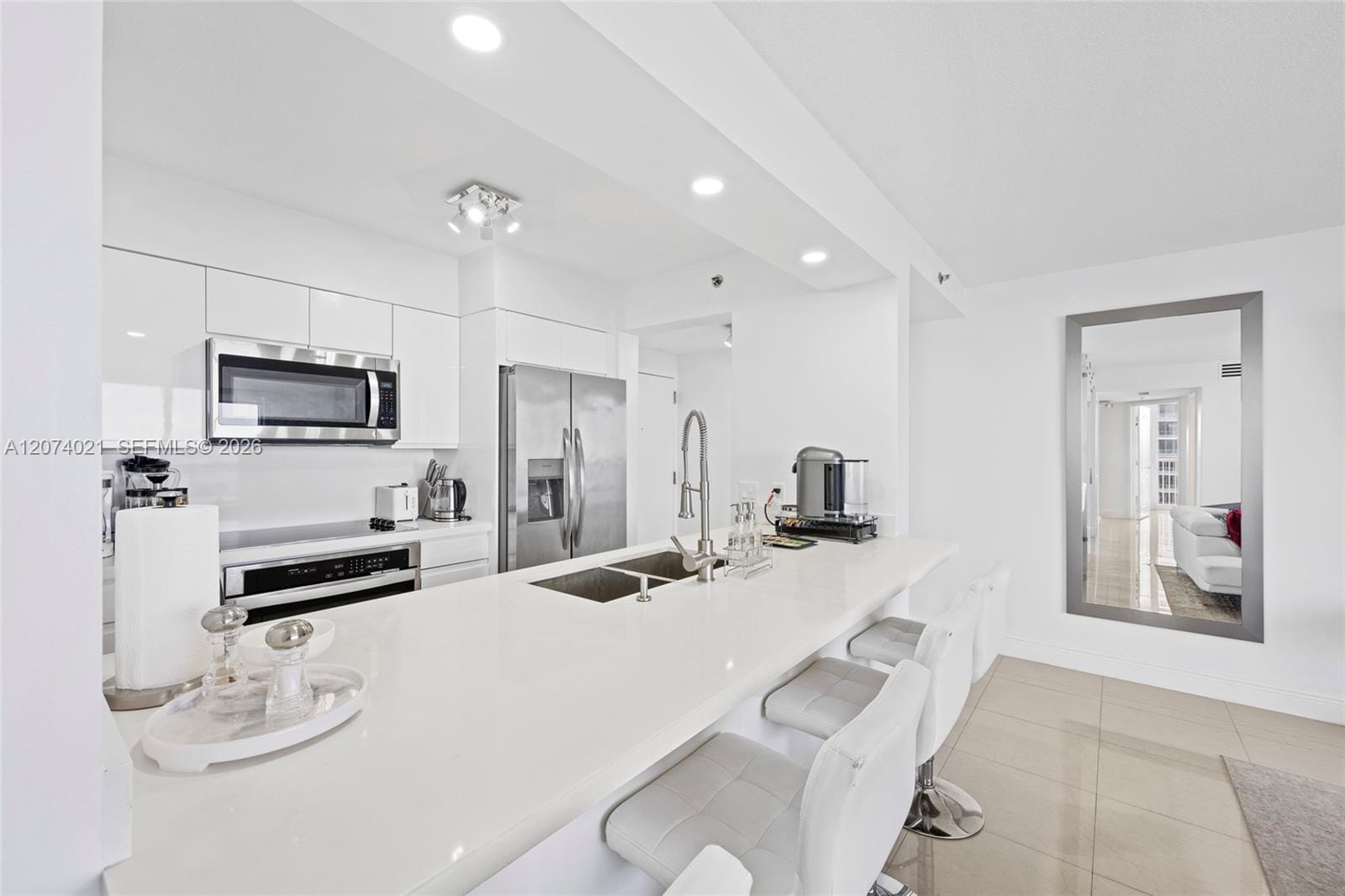 1200 Brickell Bay Drive 3701 — photo 4