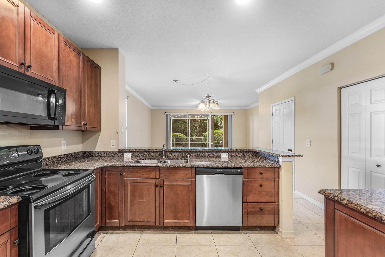 9650 Lago Drive — photo 11