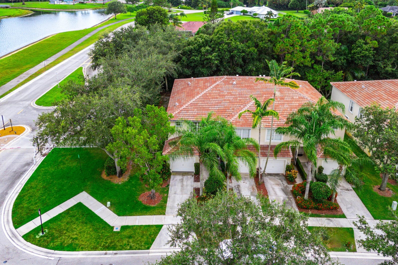 9650 Lago Drive, Boynton Beach, FL 33472