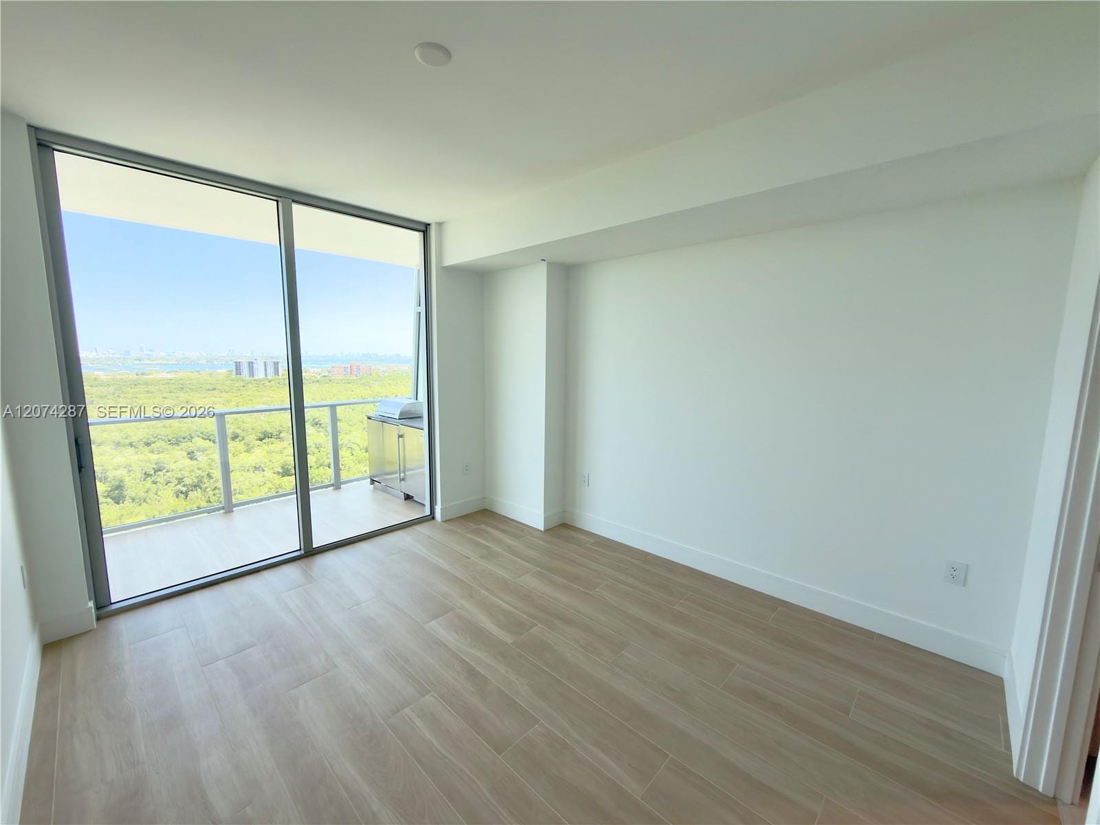 2411 Laguna Circle 1503, North Miami, FL 33181 photo 17