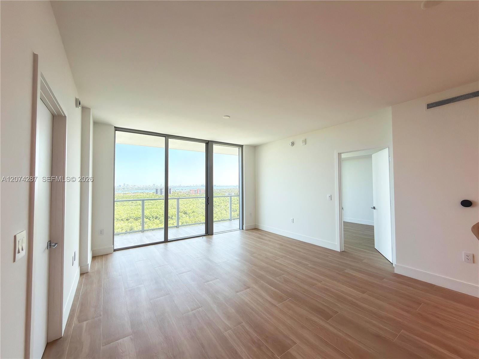 2411 Laguna Circle 1503, North Miami, FL 33181 photo 18