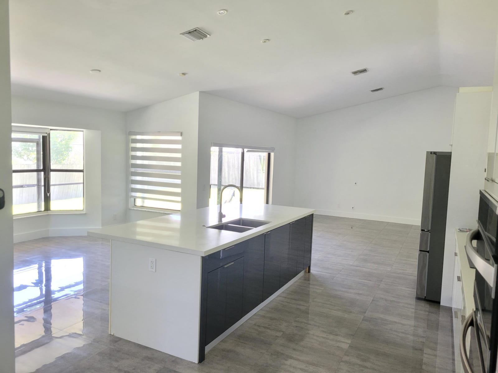 5460 HAWKES BLUFF Avenue — photo 4