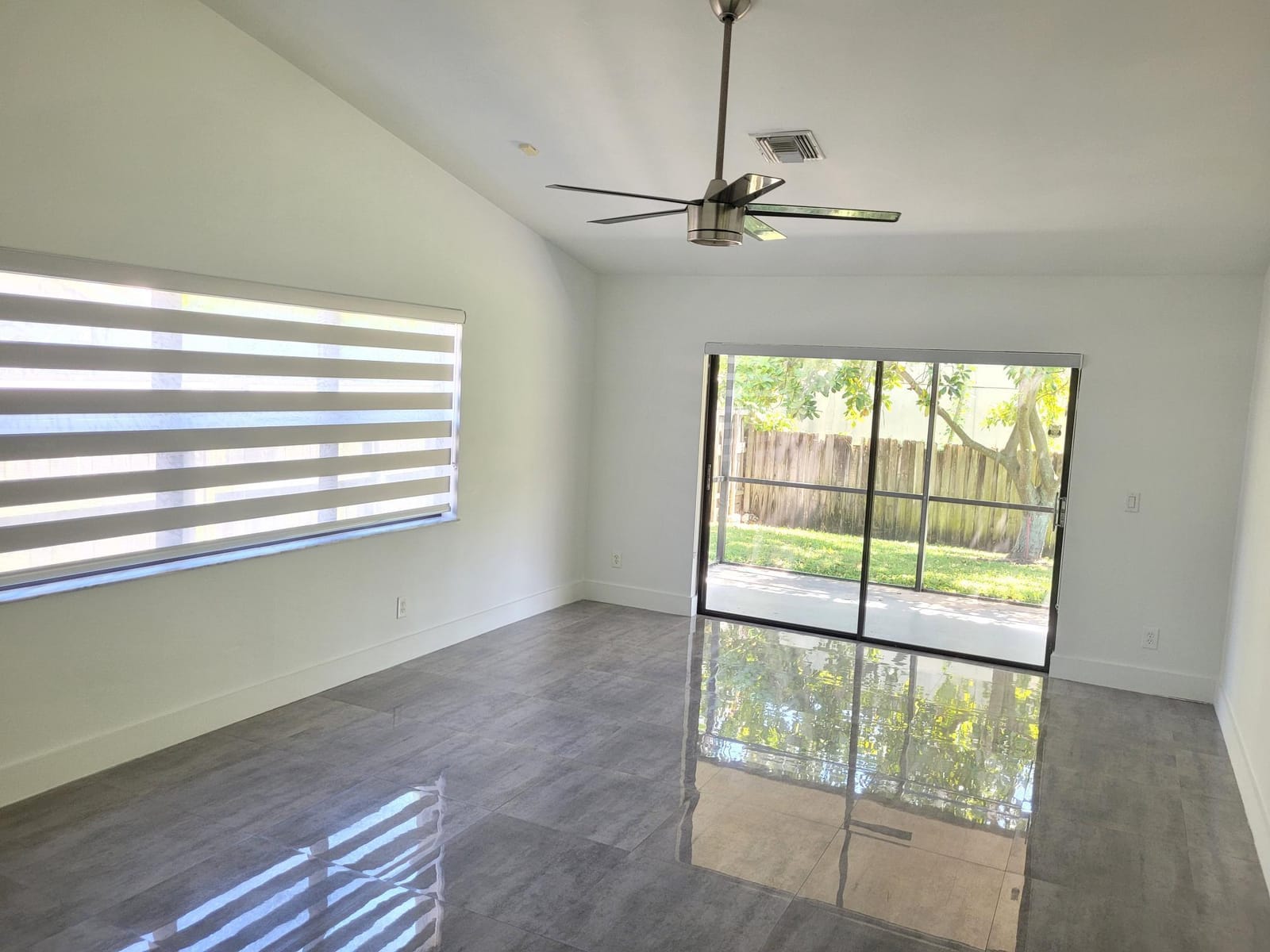 5460 HAWKES BLUFF Avenue — photo 9
