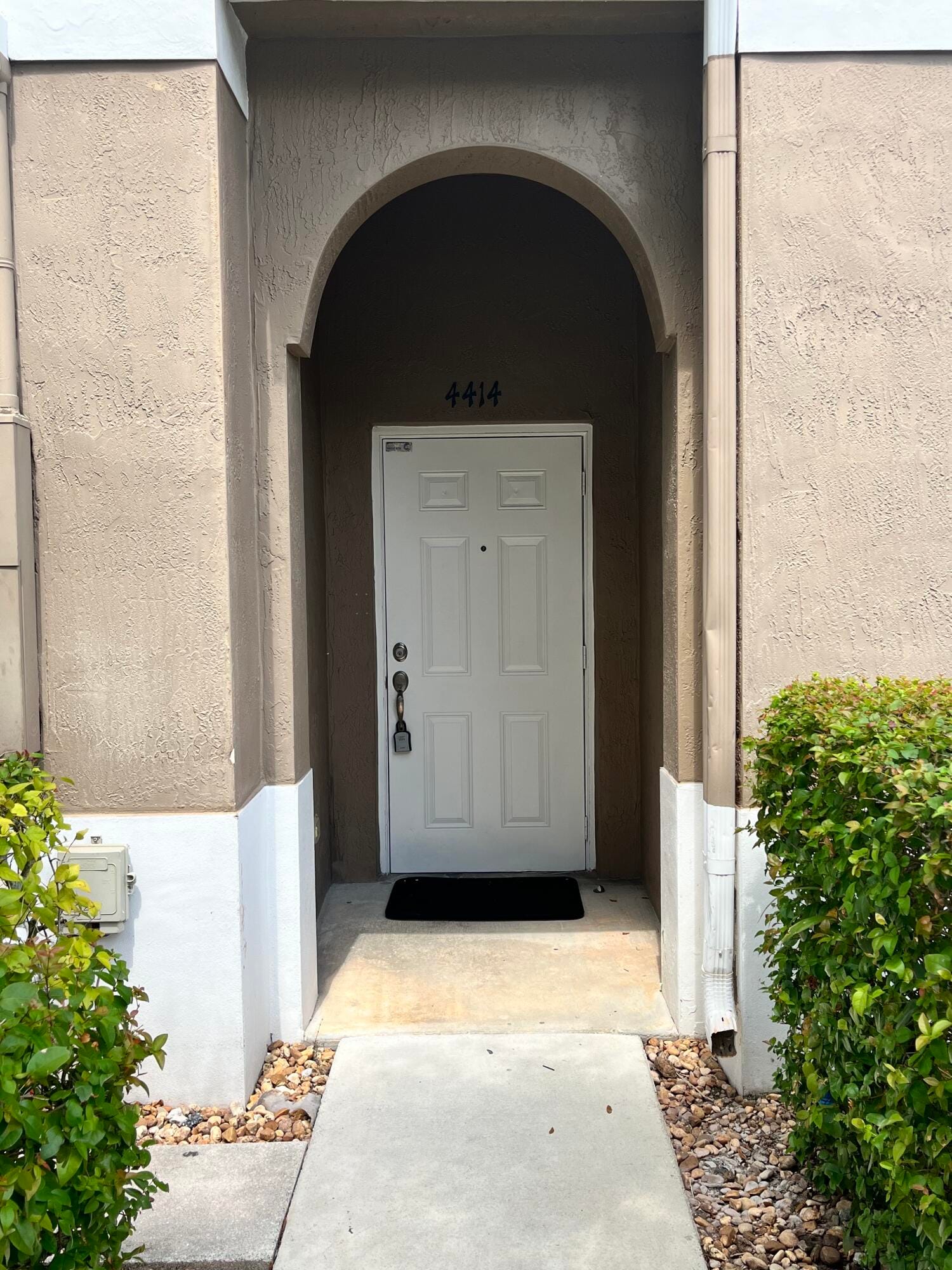 4414 WOODLAND Circle — photo 2
