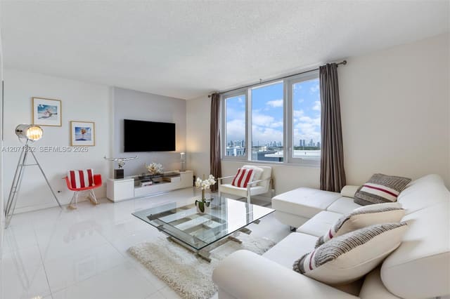 2301 Collins Avenue 931, Roney Palace, Miami Beach, FL