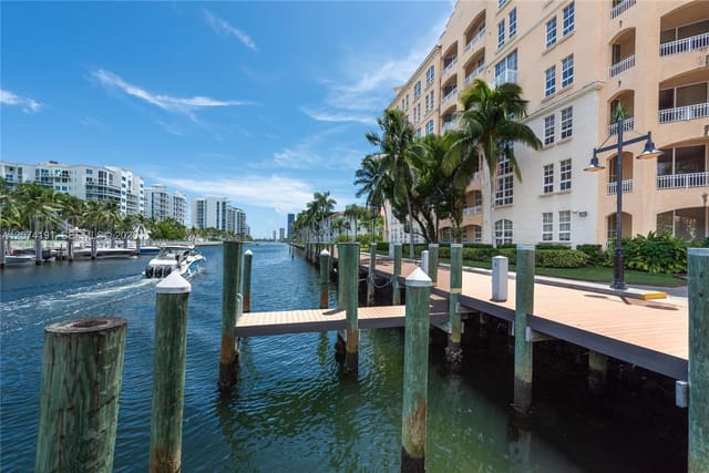 3001 NE 185th Street 417, Aventura, FL 33180