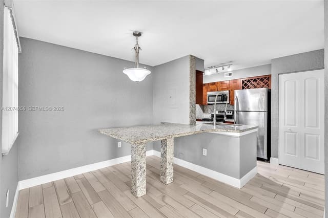 2803 N Oakland Forest Drive 206, Oakland Park, FL 33309