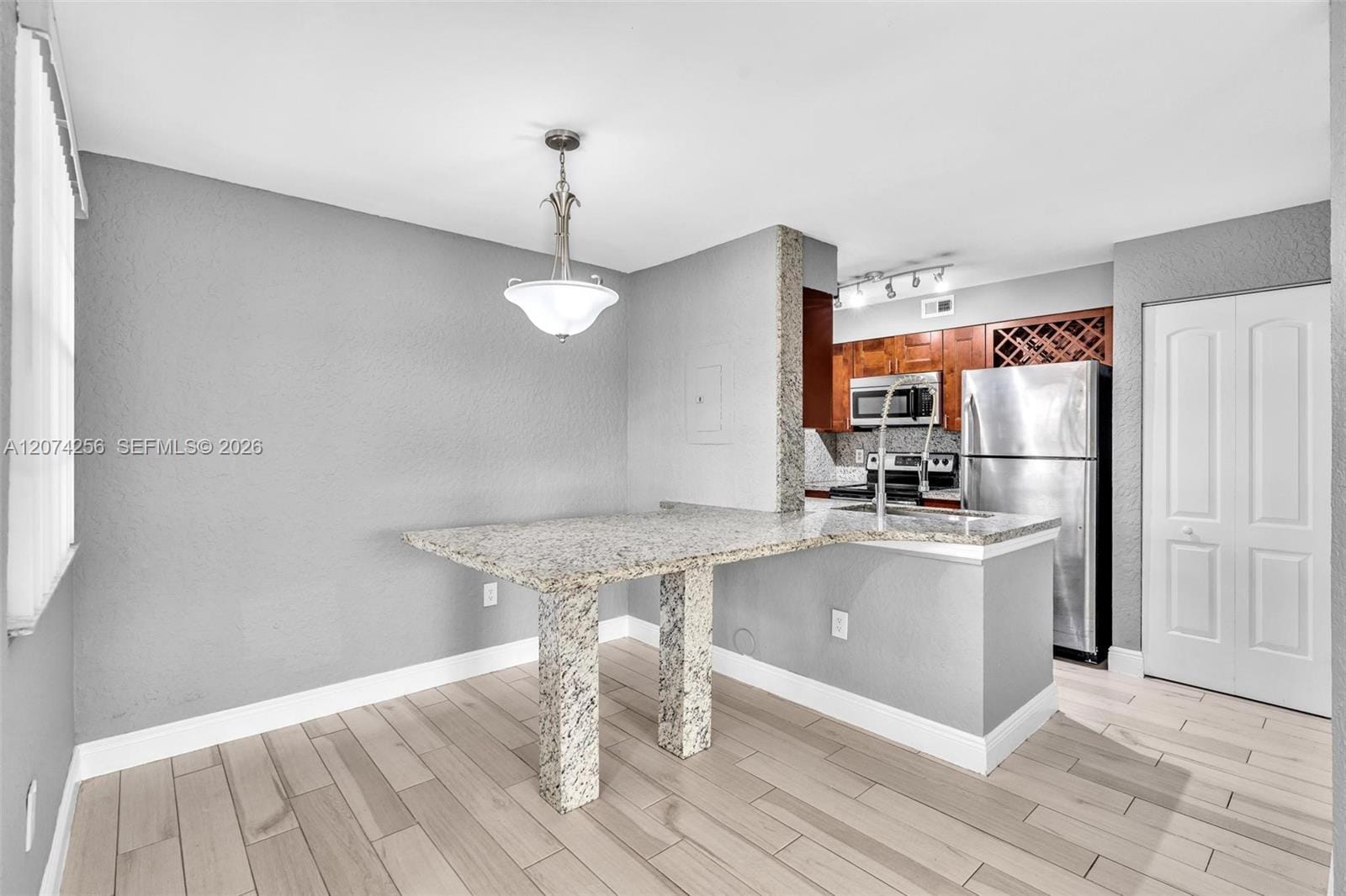 2803 N Oakland Forest Drive 206, Oakland Park, FL 33309