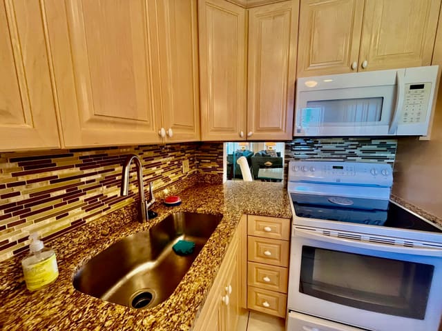 4090 TIVOLI Court 301, Lake Worth, FL 33467